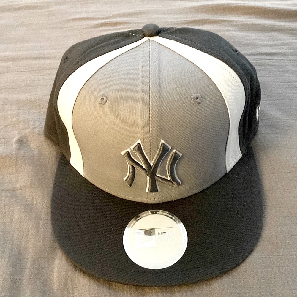 New York Yankees hat.
